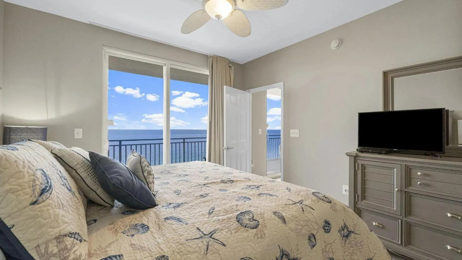Beachfront Oasis At Splash Resort And Condos location