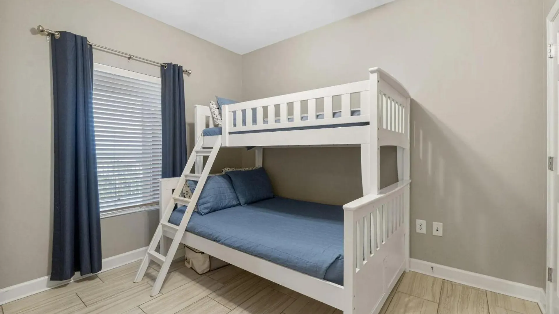 Apart Otel Beachfront Oasis At Splash Resort And Condos Panama City Beach